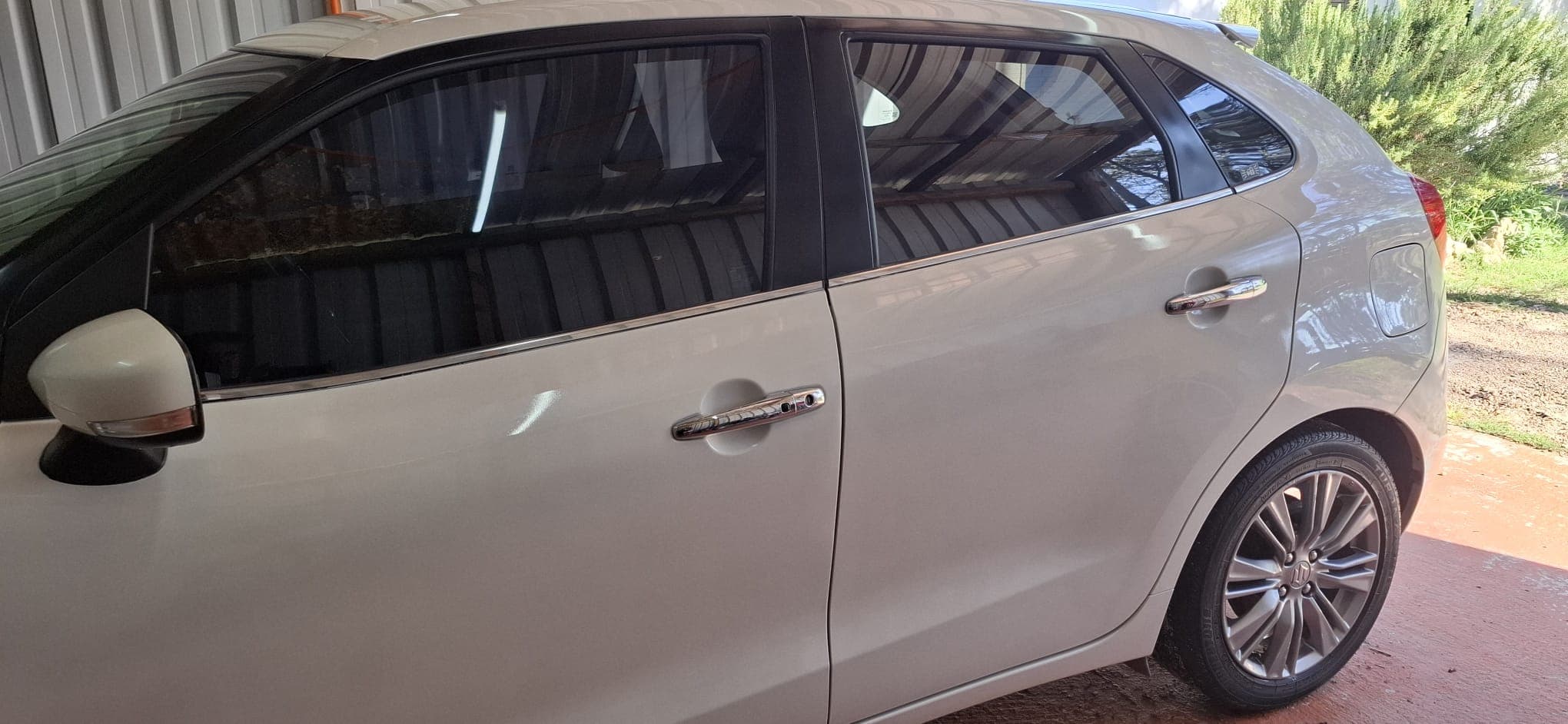 Trabajo de car detailing